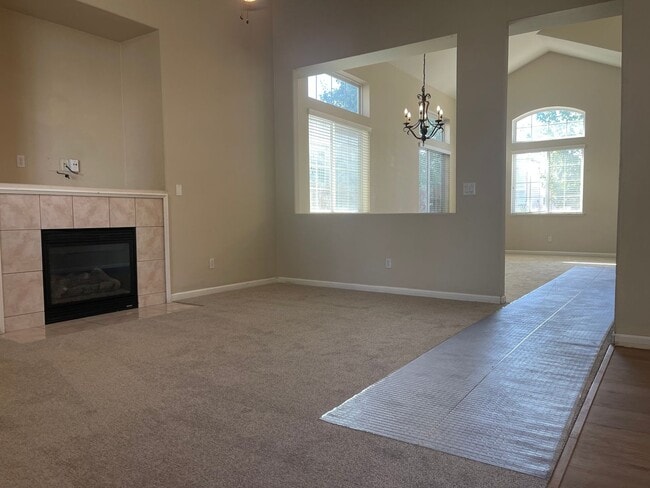 Building Photo - 2733 Sunflower Cir