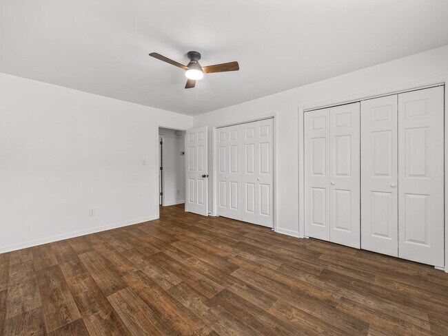 Building Photo - Renovated 2 bed 2 bath- $500 OFF first month rent!!!
