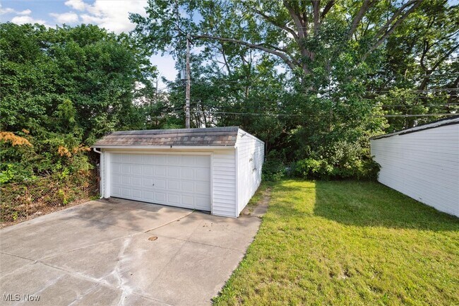 Building Photo - 13511 Thraves Rd