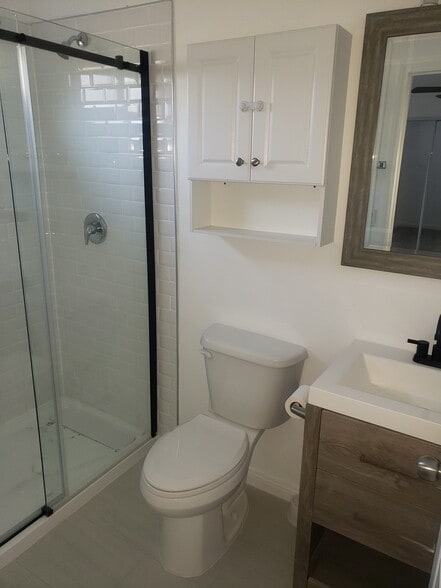 Bath2 - 1540 W 58th St