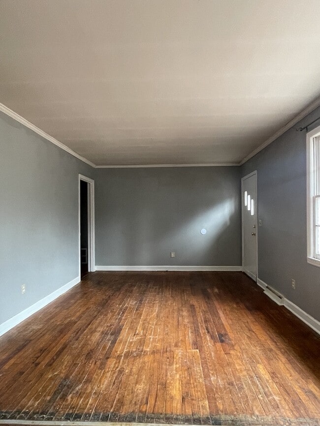 Building Photo - 3 bedroom 1.5 Bathroom