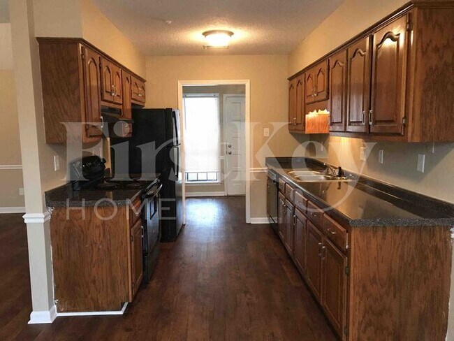 Building Photo - 6577 Cross Oak Dr