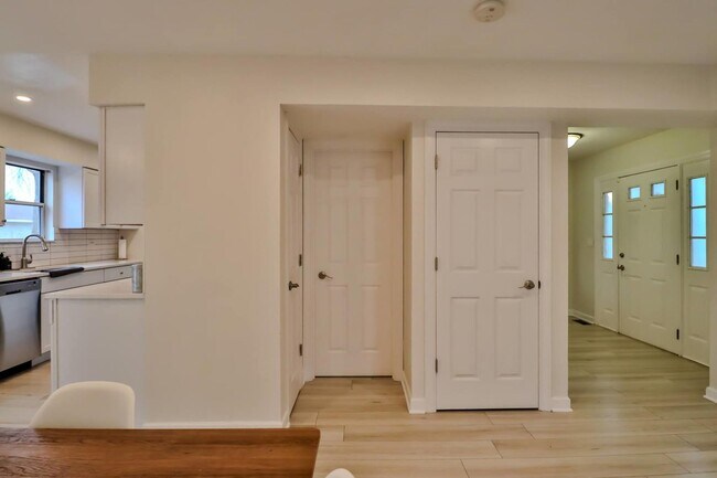 Building Photo - 713 Green Mountain Ct