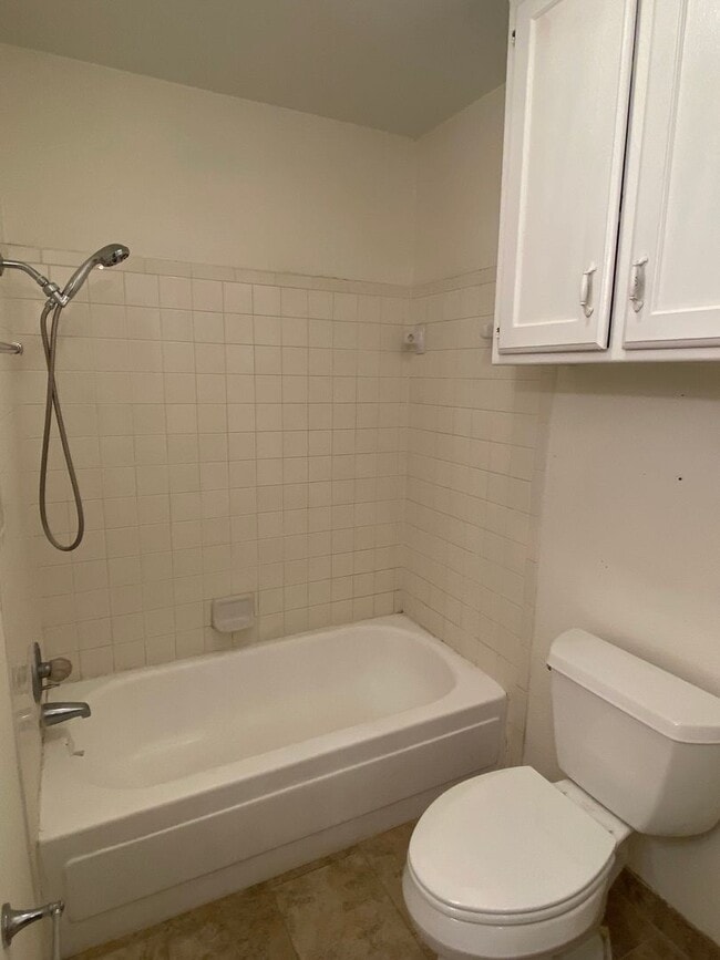 Building Photo - ***$500 off First Full Months rent with mo...