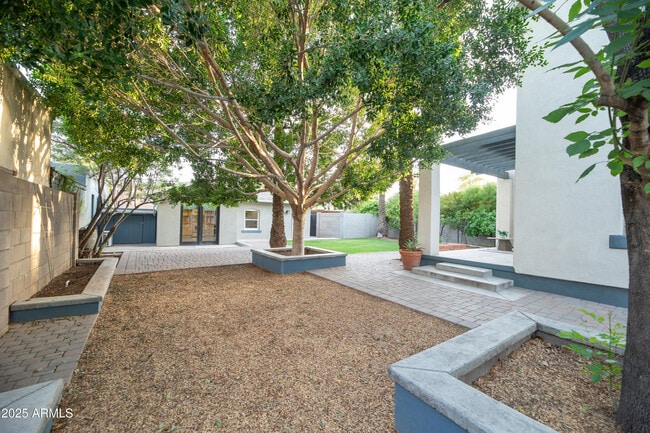 Building Photo - 69 W Lynwood St