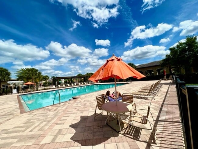 Building Photo - EAGLE CREEK LAKE NONA! WELCOME HOME! Beautiful water views! Spacious 2 story-3 bedroom 2.5 bath h...