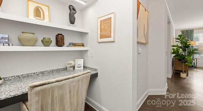 Building Photo - 10624 Parrish St