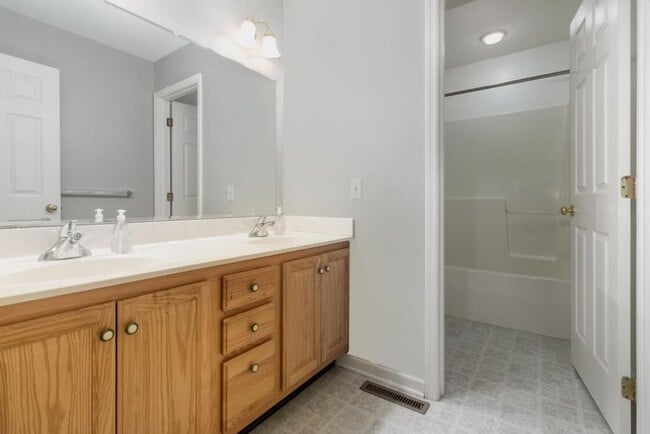 Building Photo - 57 Nottingham Dr