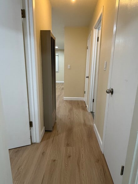 Building Photo - 545 Northlake Dr