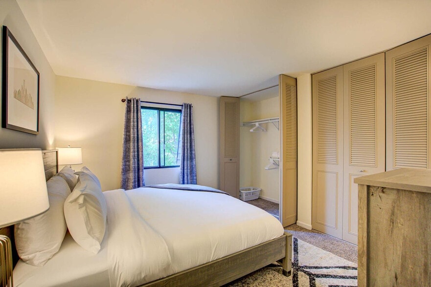 Building Photo - 3367 S 100th St