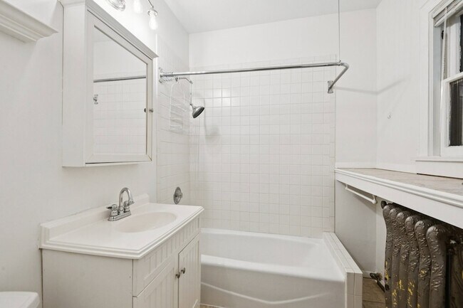 Building Photo - 807 Greenleaf St