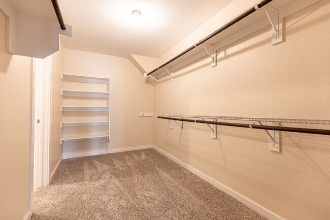 Building Photo - 142 Destiny Dr