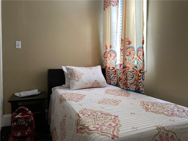 Building Photo - 481 Pine St