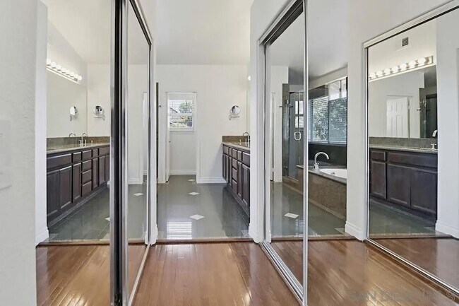 Building Photo - 1100 Corrales Ln