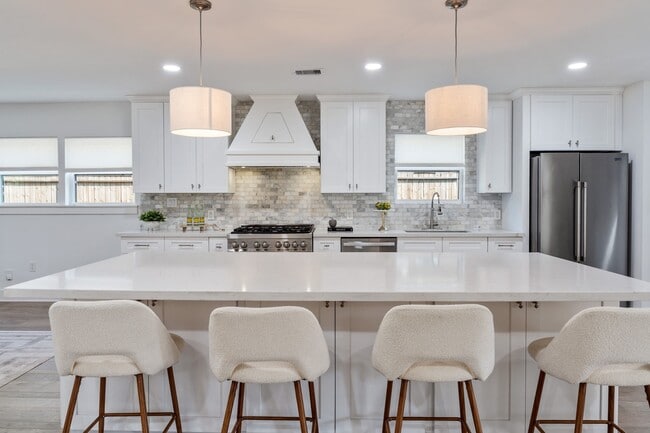 Building Photo - 2501 Briarhurst Dr