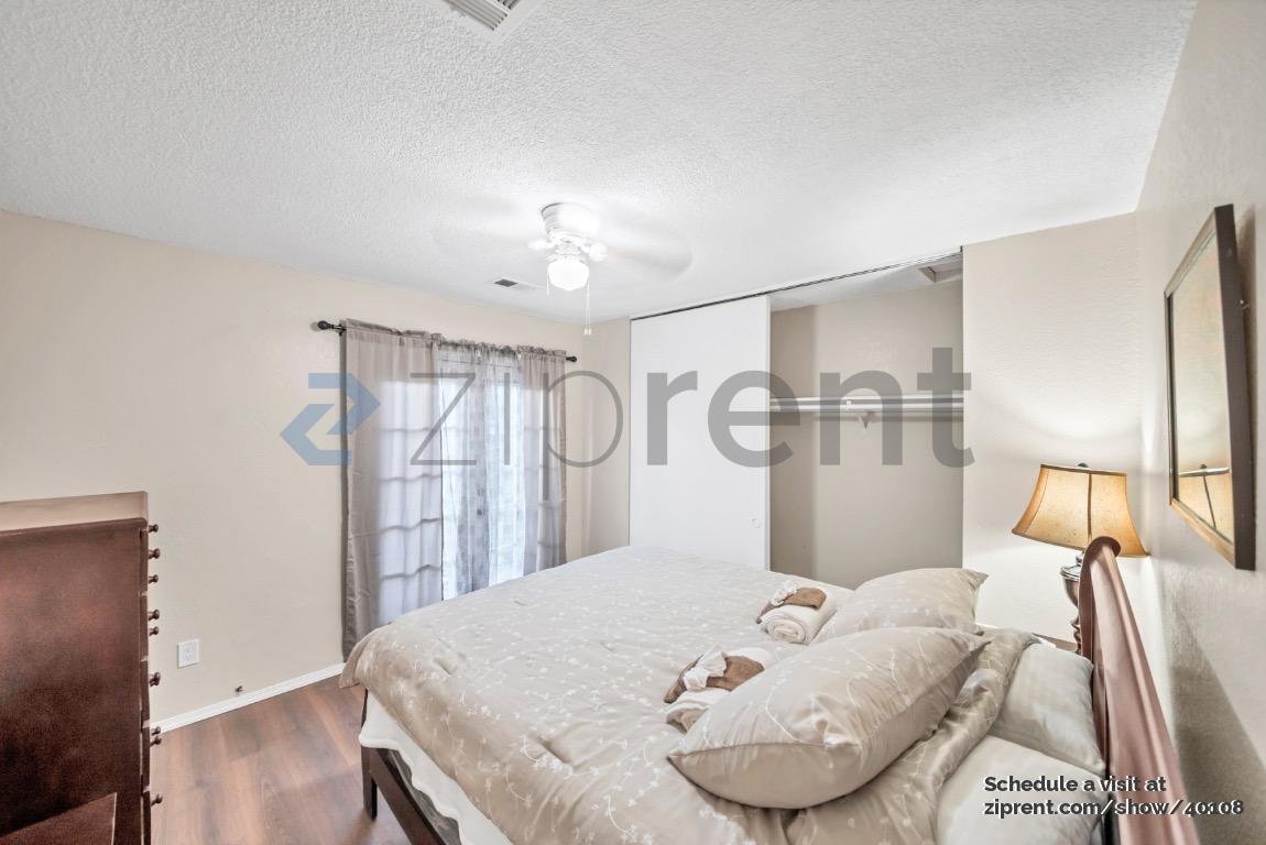 Building Photo - 16025 L St