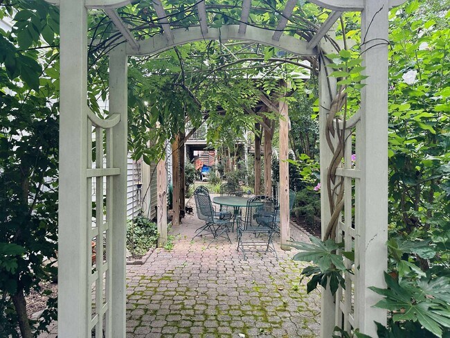 Building Photo - 2403 Shreve Hill Rd