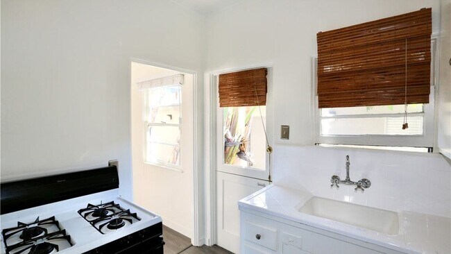 Building Photo - 364 Cliff Dr