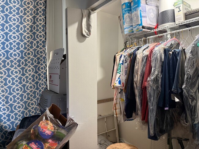 Building Photo - 856 N Lawndale Ave