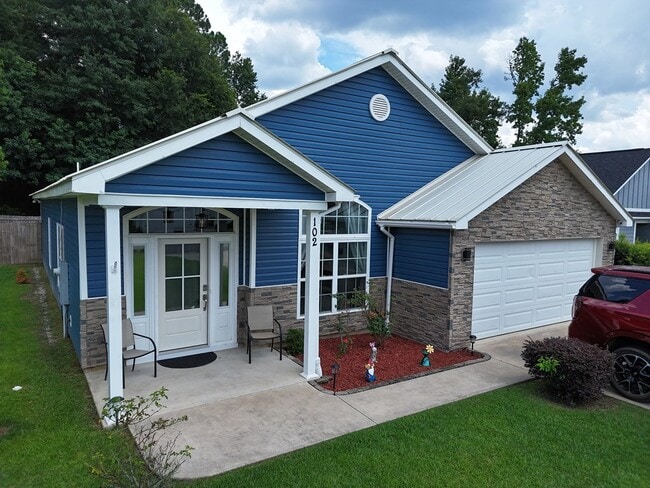 Building Photo - 102 Lukesdale Cove