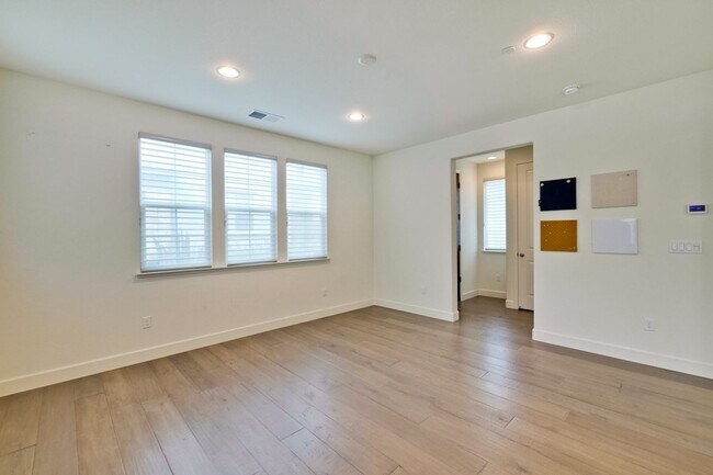 Building Photo - Gorgeous Santa Clara Home with Pool, EV Ho...