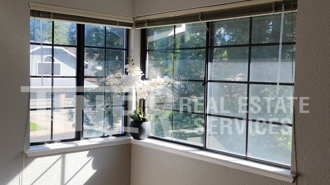 Building Photo - 413 Unity Ct