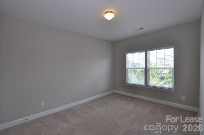 Building Photo - 1004 Sterling Dr