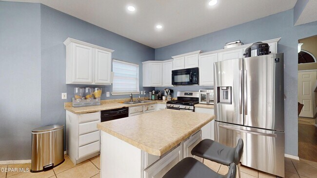 Building Photo - 10803 Elise St