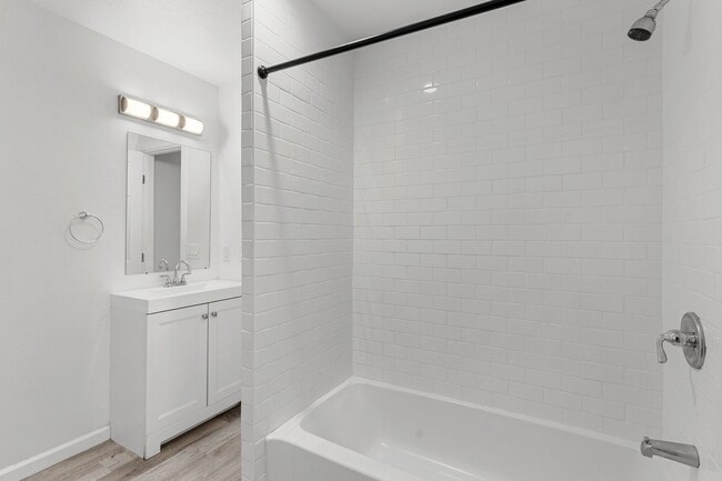 Building Photo - Stunning Remodeled 3-Bed, 3.5-Bath Home with Two Kitchens & Expansive Private Driveway in La Mesa!