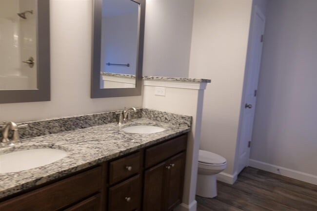 Building Photo - 755 Spartan Commodor Ln