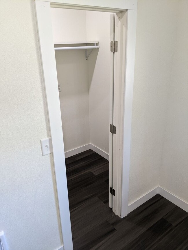 Building Photo - 505 W C St