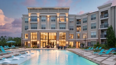 Building Photo - The View at Woodstock