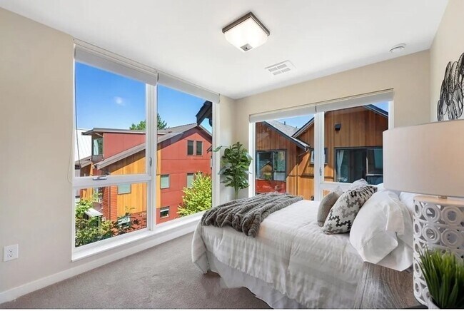 Building Photo - 4bd/3.5ba Seattle Condo