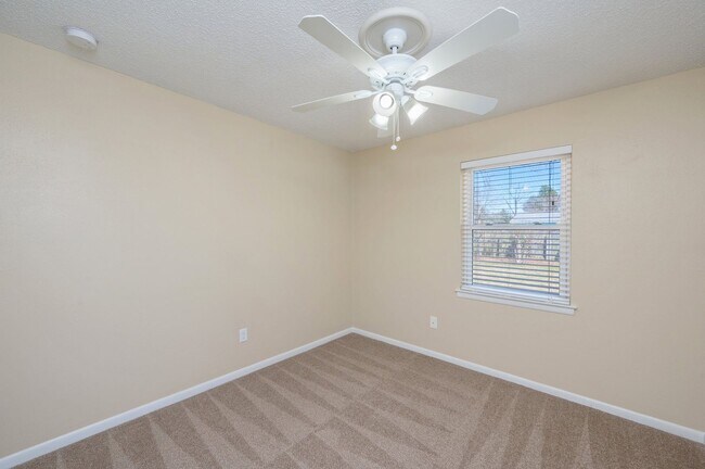 Building Photo - Updated 3 Bedroom in Great Location!