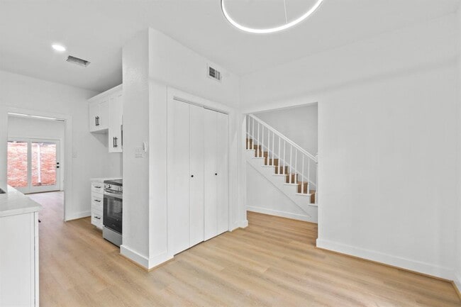 Building Photo - 7921 Knight Rd