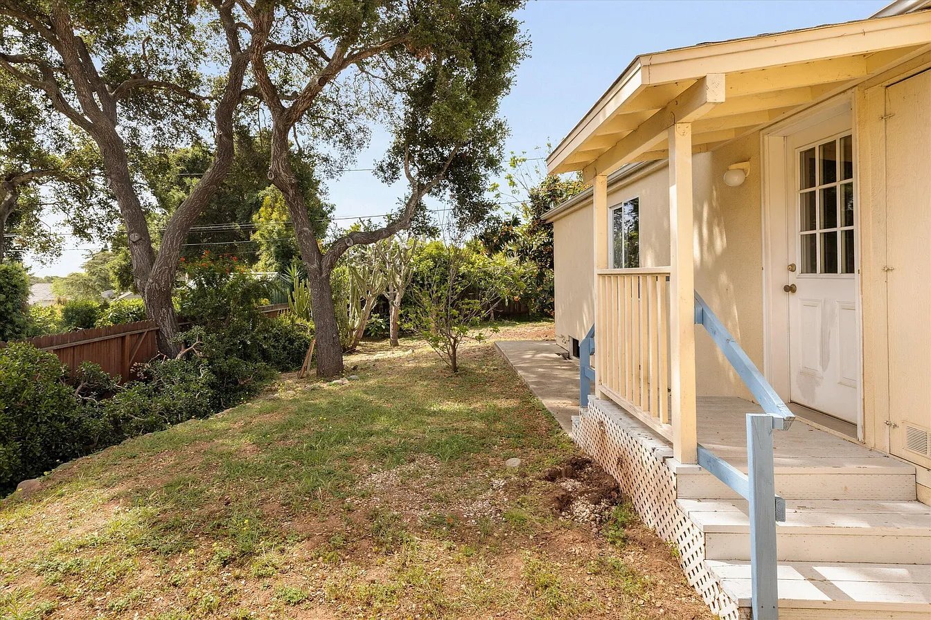 Building Photo - 3831 Crescent Dr