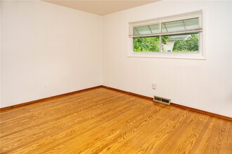 Building Photo - 36 Brendan Cir