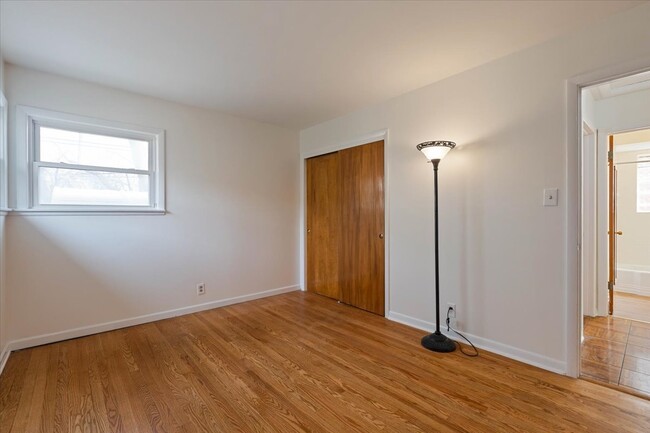 Building Photo - 4538 Dempster St