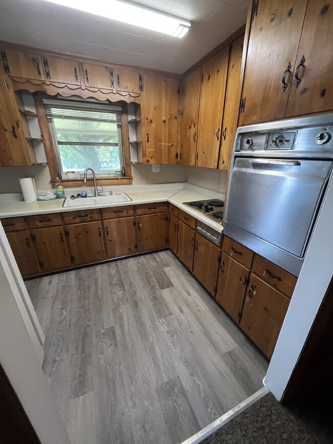 Building Photo - "Charming 3-Bedroom Retreat with Spacious Living in Colfax!"