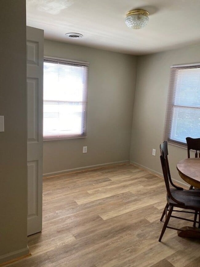 Building Photo - Introducing a charming 3-bedroom, 2-bathroom house located in the desirable Carolina Beach, NC.