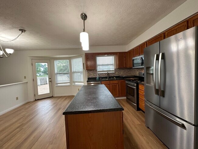 Building Photo - 1767 Damos Way
