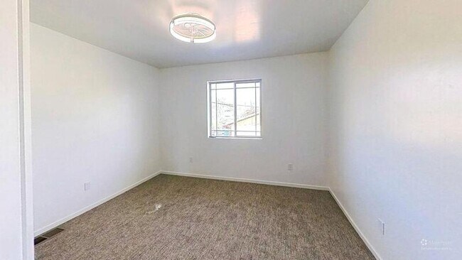 Building Photo - 361 W 400 S