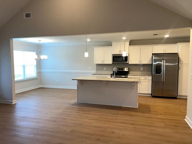 Building Photo - 158 Atherstone St