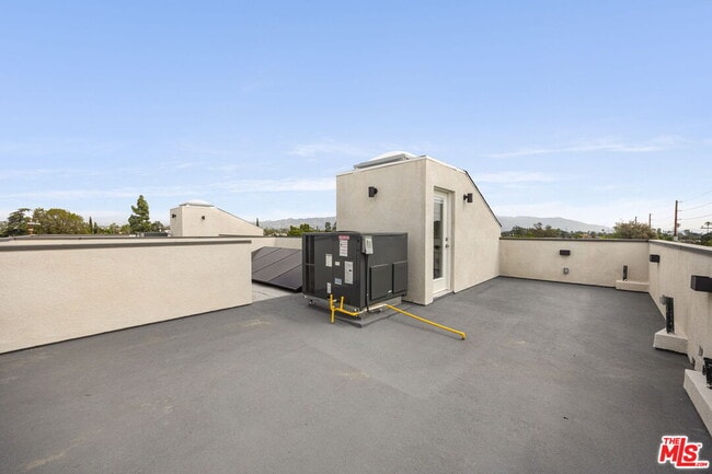 Building Photo - 11255 Hatteras St