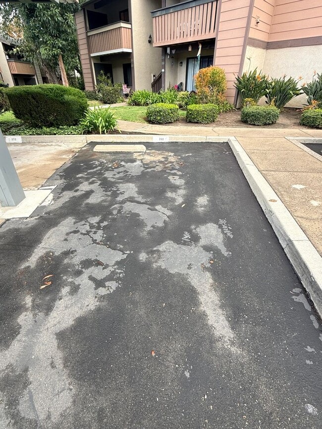 Building Photo - Pheasant Creek Condo 2 Bed | 2 Bath | Upper Unit w/ Vaulted Ceiling & Private Garage!