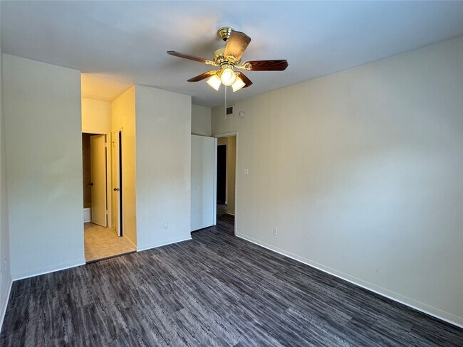 Building Photo - 6500 Harbor Town Dr