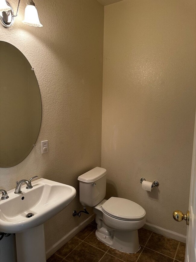 Building Photo - Near Tracy Sports Complex, $500.00 off the first full months rent with possession by 2/1/2026