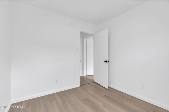 Building Photo - 944 Yellowbank Rd