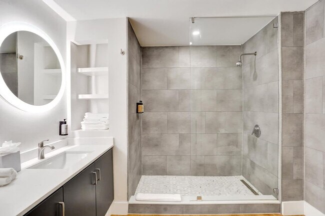 Building Photo - 2889 McFarlane Rd