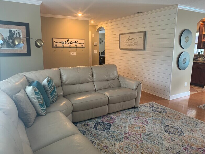 Building Photo - 16204 Parkside Dr